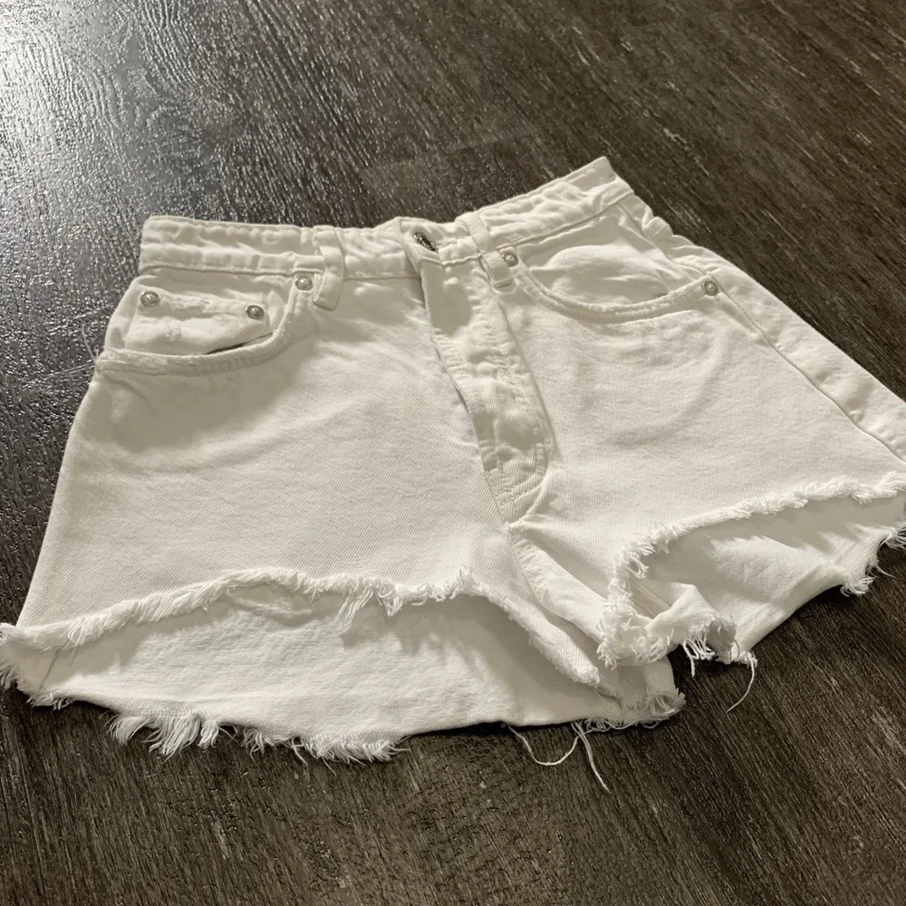 Zara Women's Denim Shorts Size 2 High Rise Cut Off Raw Hem White‎ Destroyed